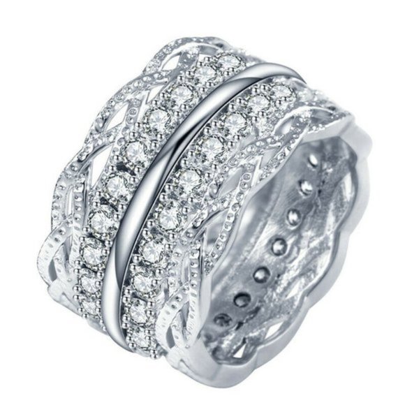 Jewelry - NEW Round Cut Luxury Diamond Ring